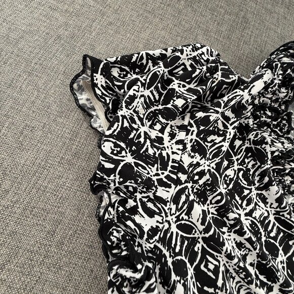 Lilly Lou Dress Black‎ & White V-Neck Cap Sleeves Petite Medium Stretchy Relaxed - Picture 4 of 11